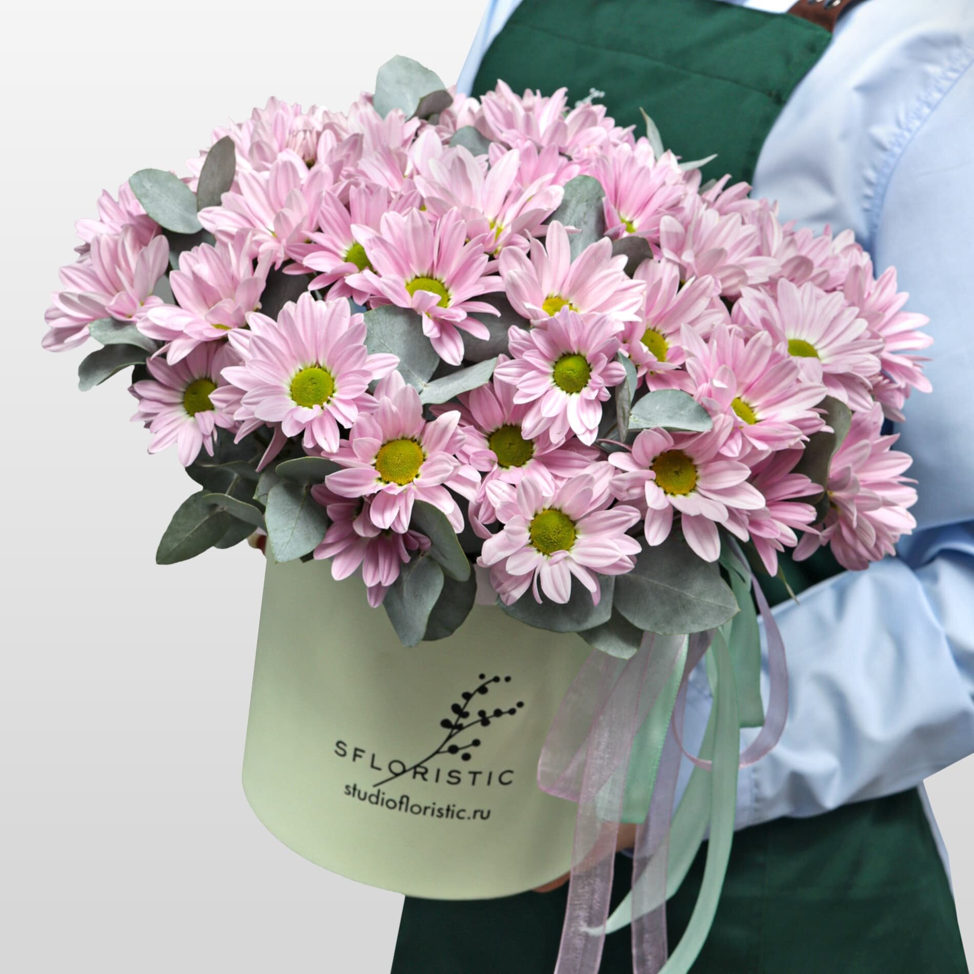 Композиция из Кустовых Хризантем в шляпной коробке «Вдох нежности»