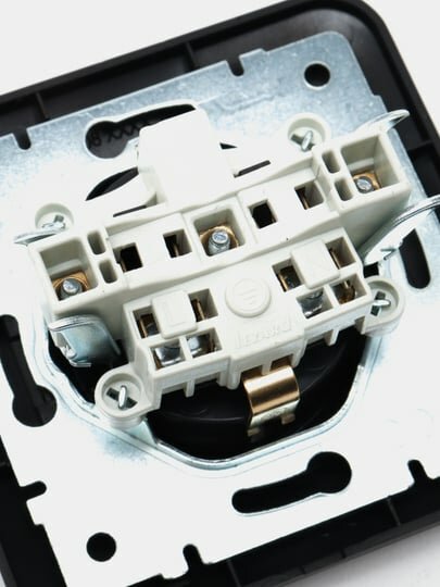 Розетка KARINA LIFE 708-4242-122B — фото 1