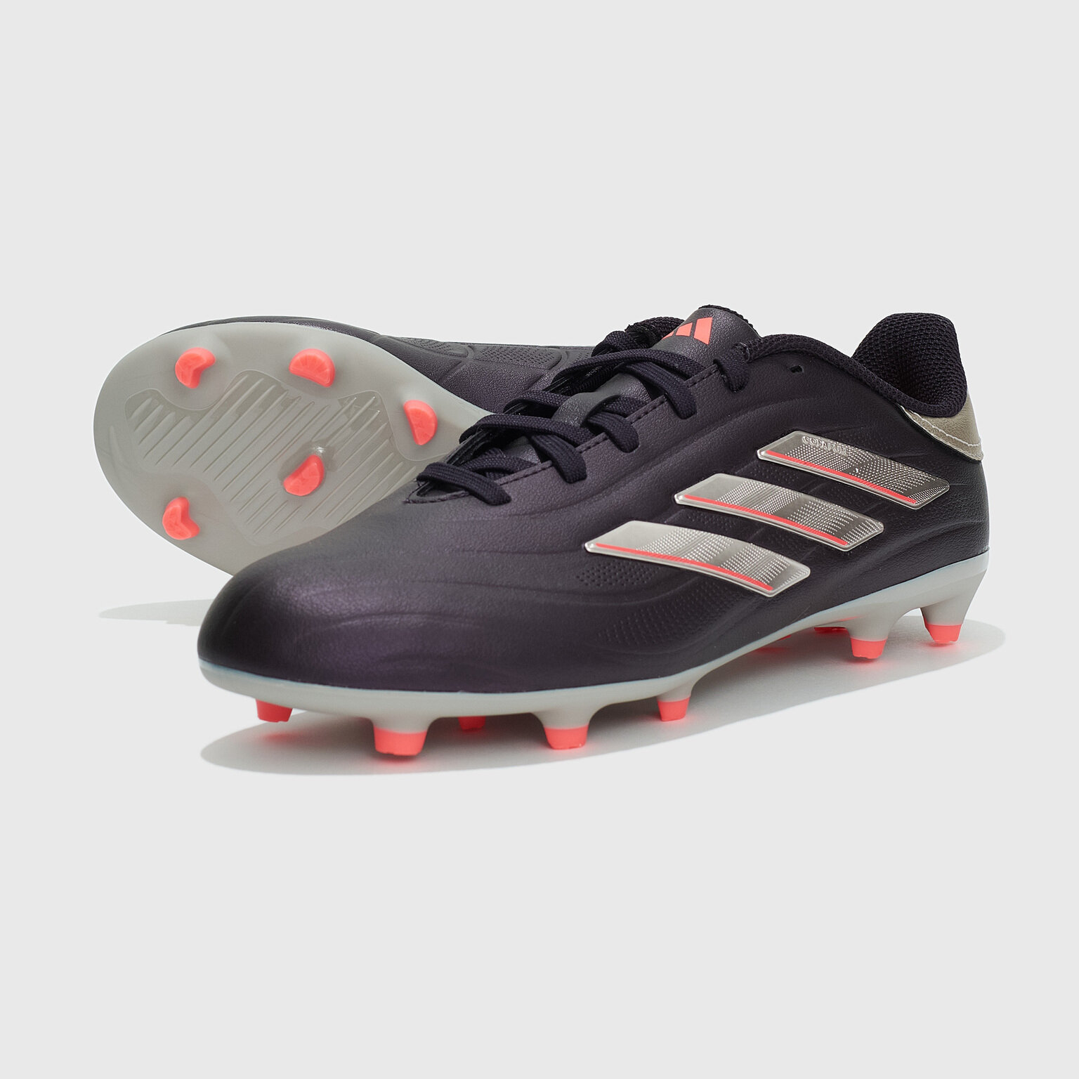Бутсы adidas, размер 4.5 UK, черный