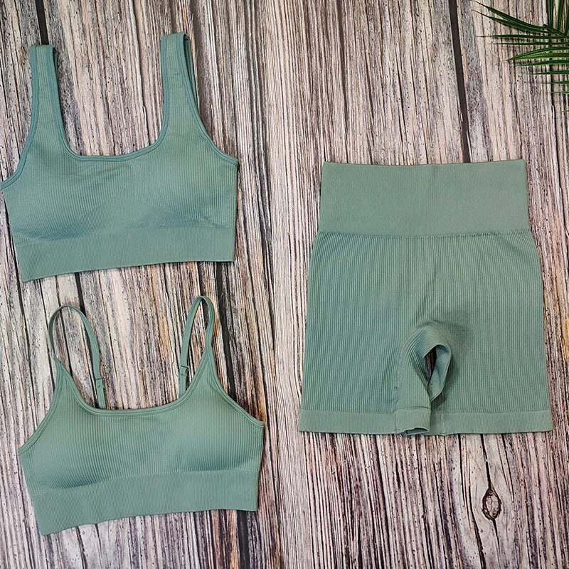 Шорты спортивные  размер L