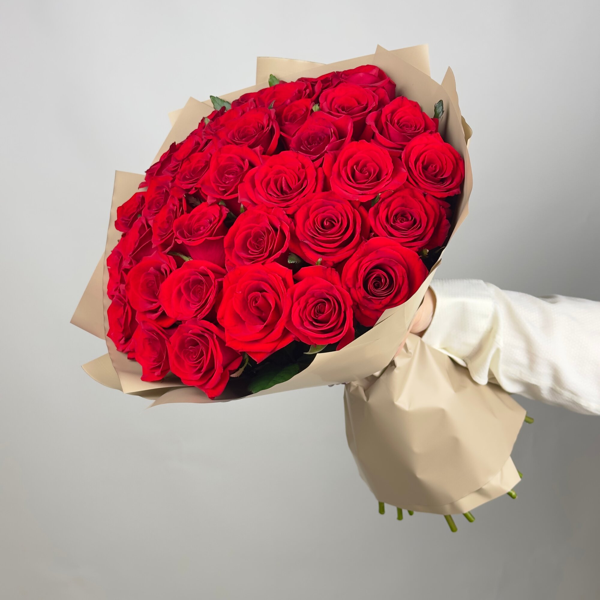 Букет цветов из 35 красных роз Россия 40 см