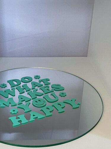 Изображение товара Зеркало интерьерное "Do what makes U happy", 30 см, настенное крепление, бренд Zrcatko