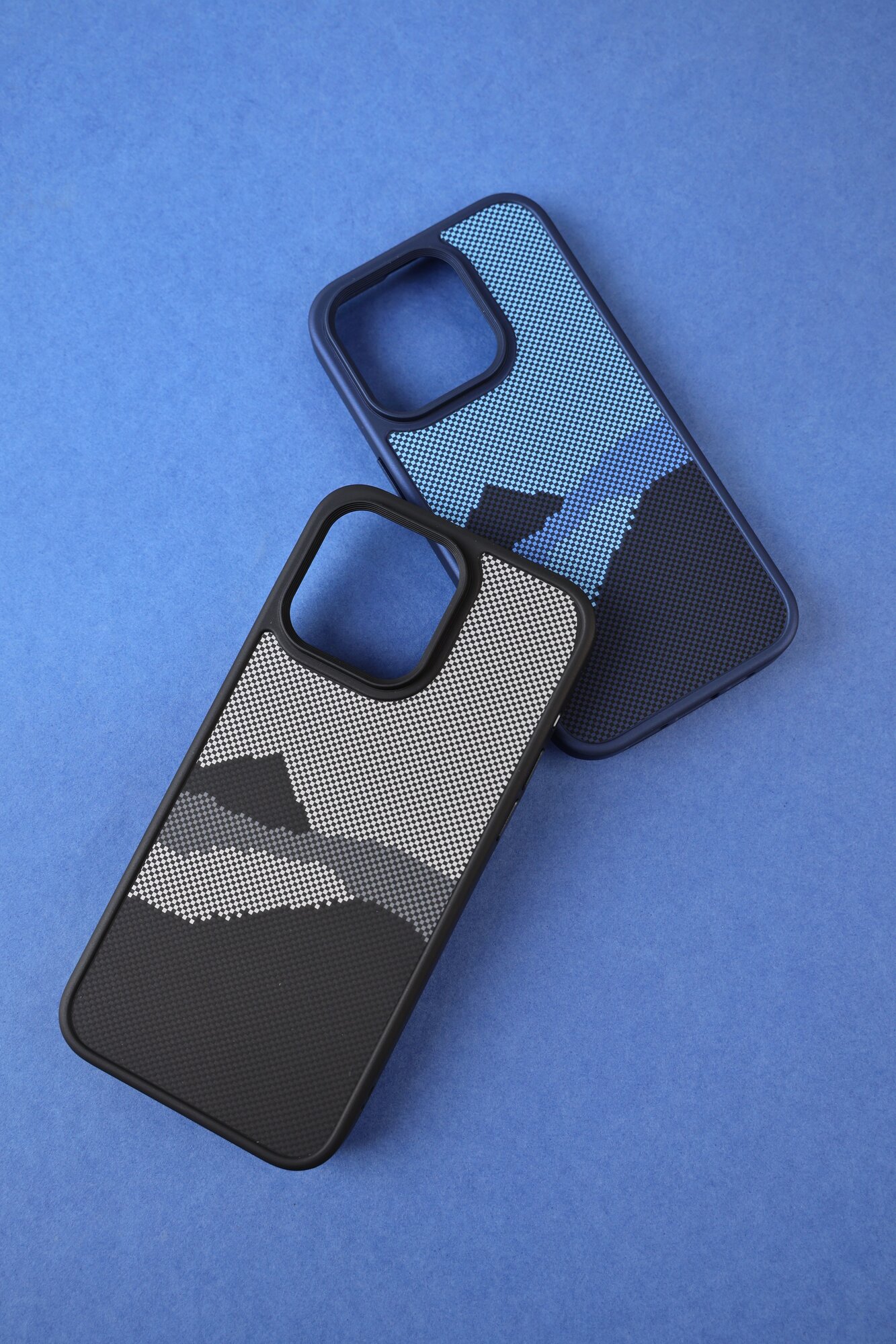 Чехол "Пиксельный горный пейзаж" Черный, для iPhone 15 Pro Max