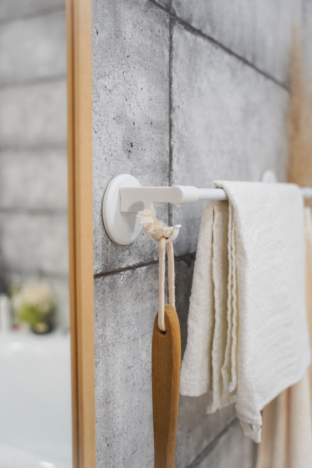 Держатели Полотенец Xiaomi Настенный держатель для полотенец в ванную комнату на клеевом креплении 50х7,5 см. белый