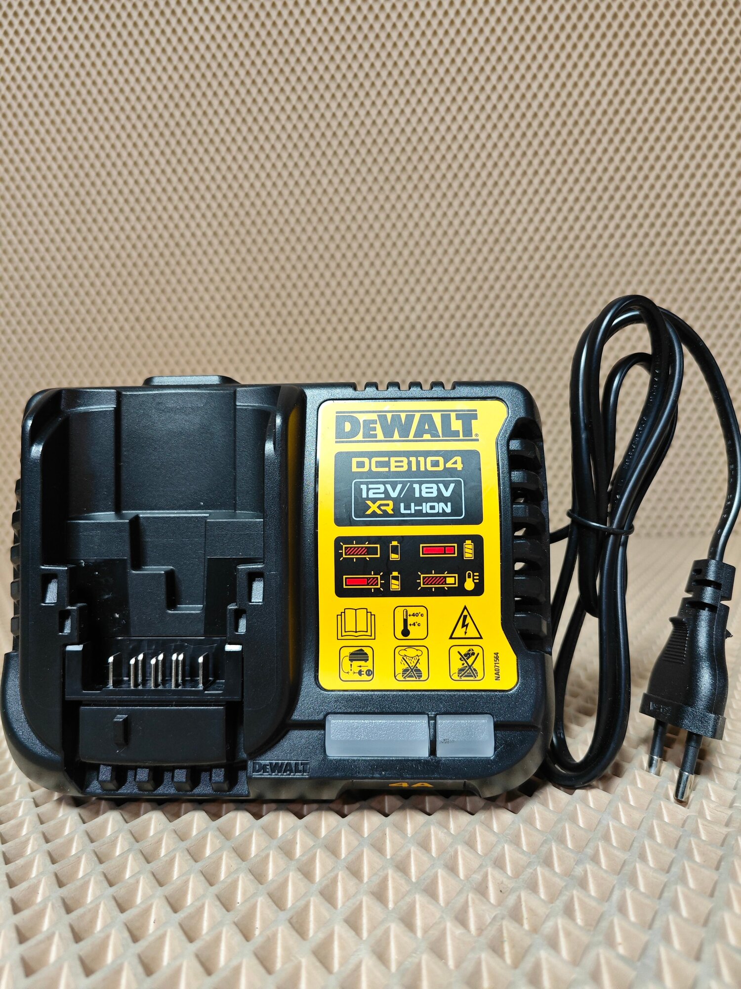 Аккумуляторная безударная бесщеточная дрель-шуруповерт DEWALT DCD800E1T, 18 В, PowerStack 1.7Ач - фото №9