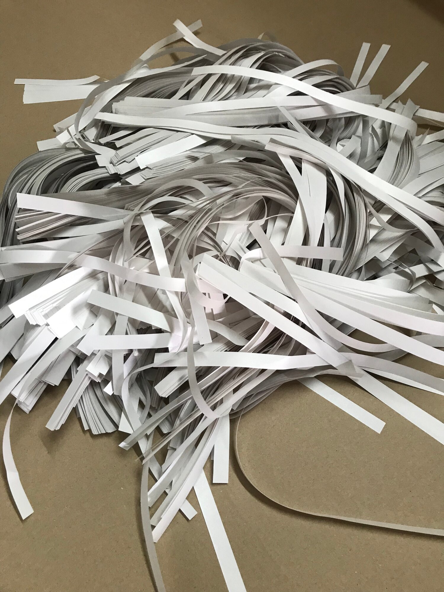 Бумажный наполнитель вес 5 кг. Бумага газетная .