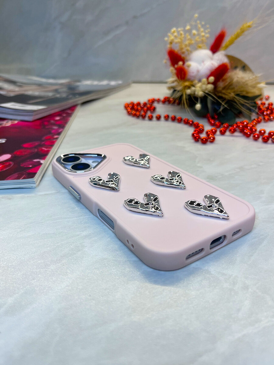 Матовый силиконовый чехол на iPhone 16 с серебристыми сердечками — фото 1