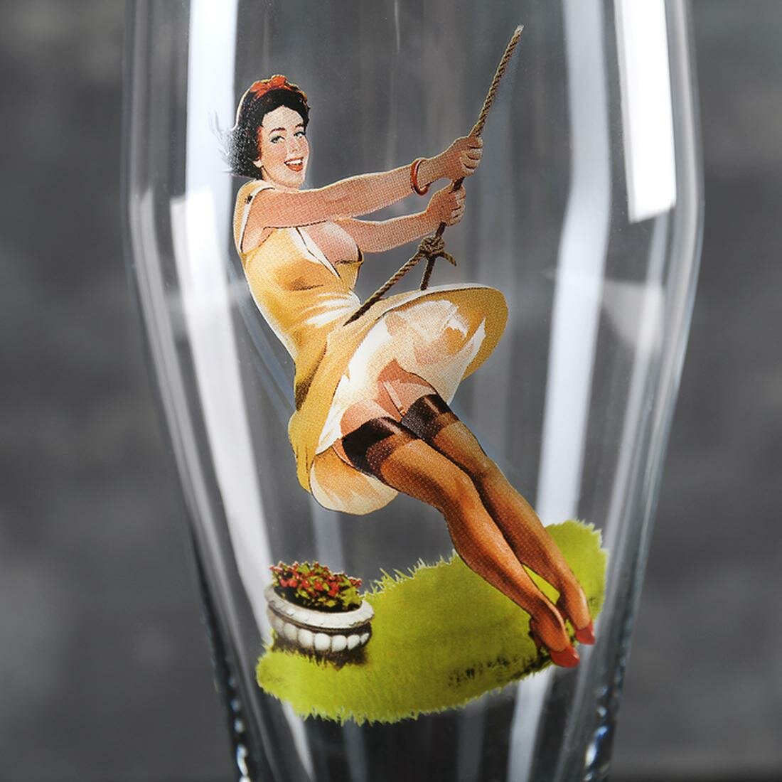 Бокал для пива Pin-up Beer декостек, стекло, 500мл, прозрачный, с декором — фото 1