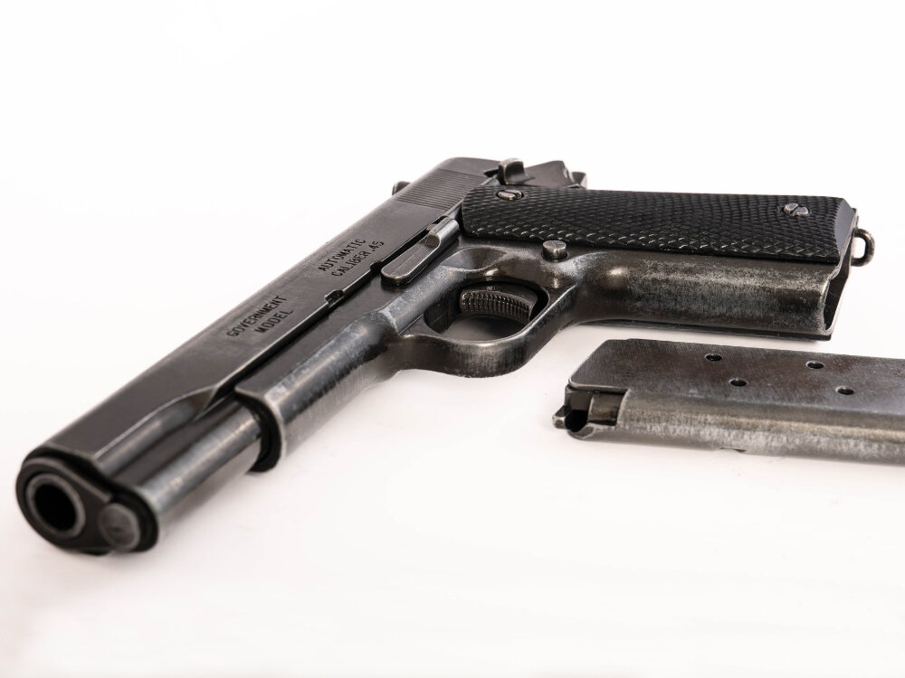 Сувенирная копия - Пистолет автоматический Кольт 45 калибра 1911 года состаренный