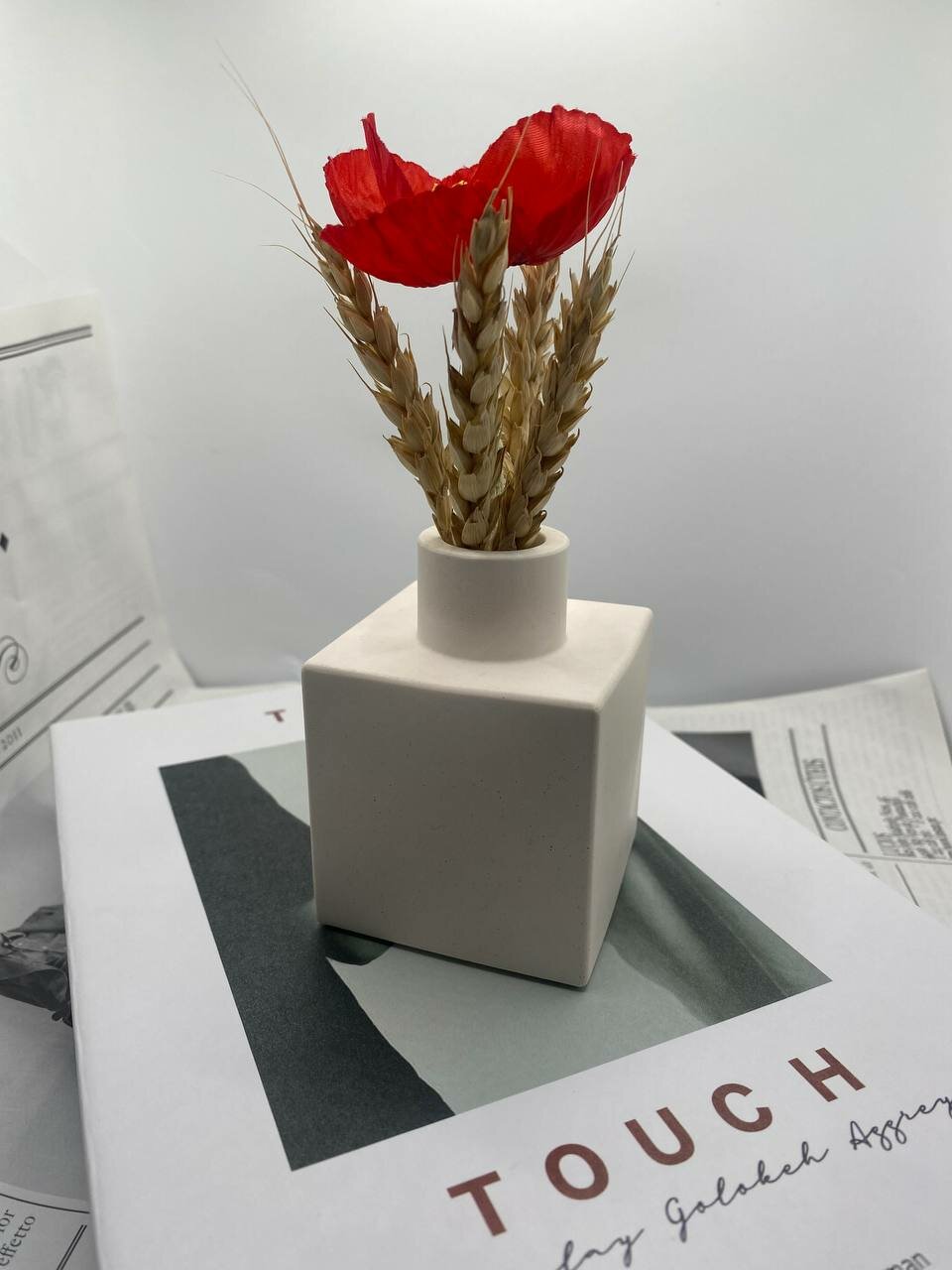 фото Прямоугольная белая ваза для сухоцветов, ручная работа, из гипса, высота 7,5 см, ширина 5,5 см