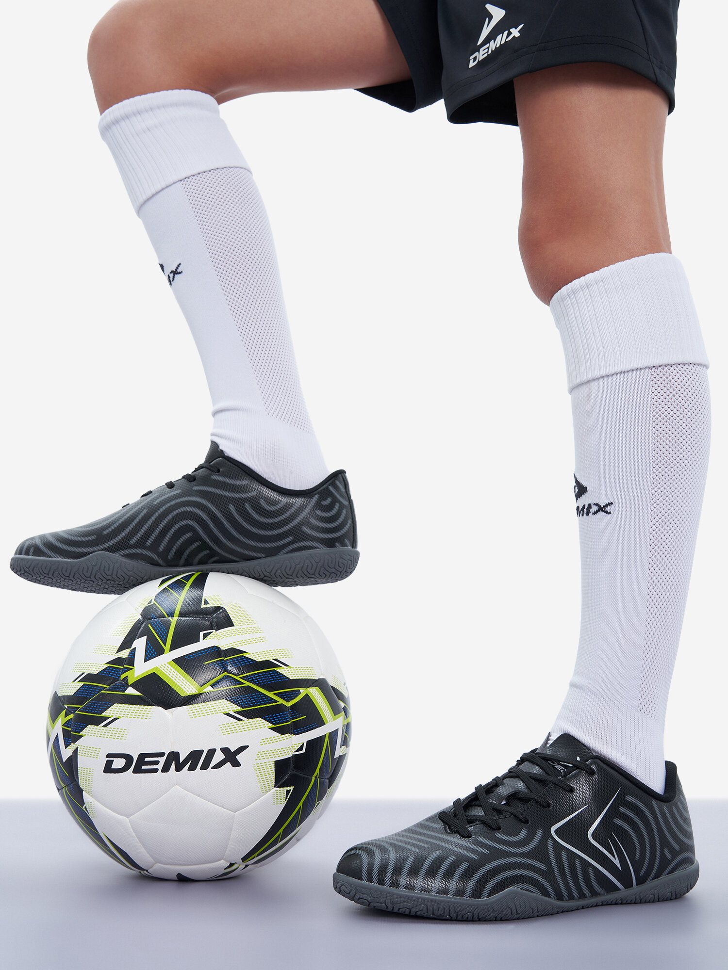 Бутсы Demix, размер 36, черный