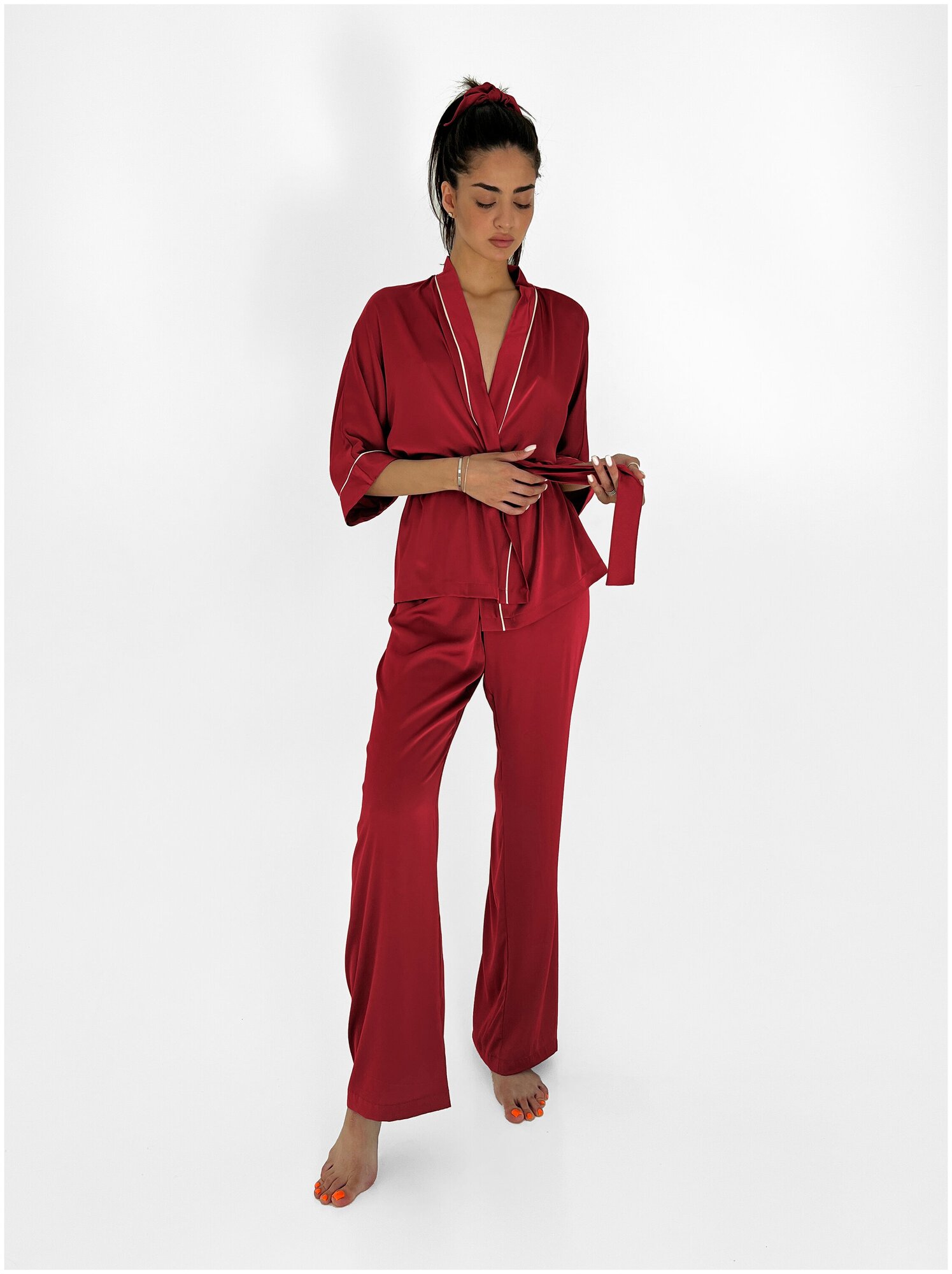Пижама женская шелковая Bright Fame / Комплект домашнего костюма / Пижамный костюм: кимоно и брюки, цвет винный, S - фотография № 1