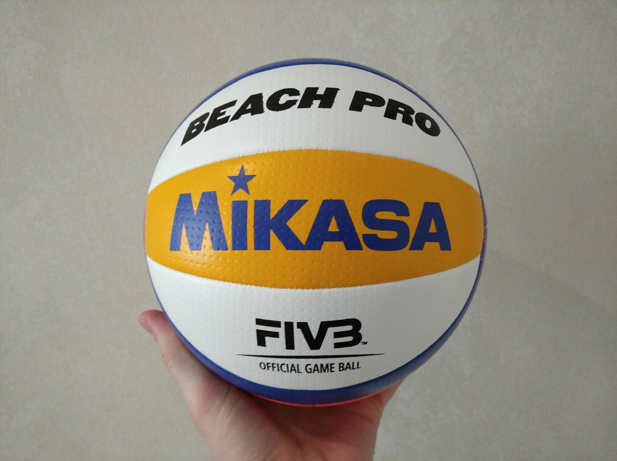 Мяч для пляжного волейбола Mikasa BV550C - фото №3