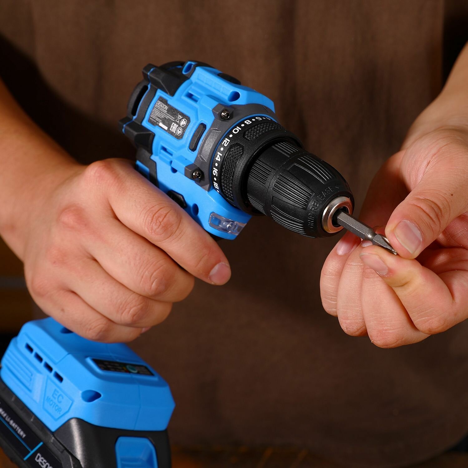 Аккумуляторная дрель-шуруповерт Deko DKCD20FU-Li 063-4454 20В, без АКБ и з/у - фото №12