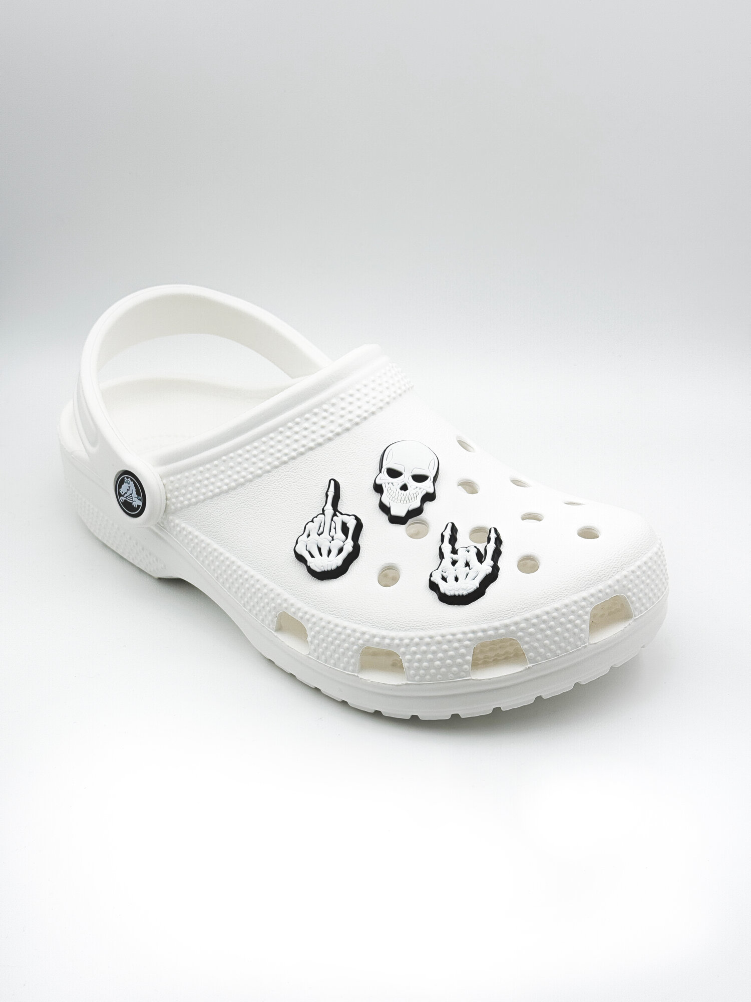 Украшения для обуви джибики("18+", "Скелет", "Мемы"), Джибитсы(3 штуки) — фото 1