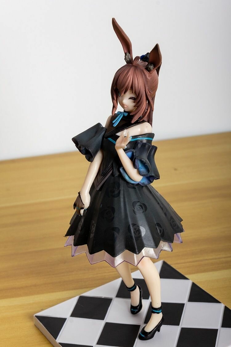 Two-dimensional beautiful girl Amia Bunny girl celebration time standing model