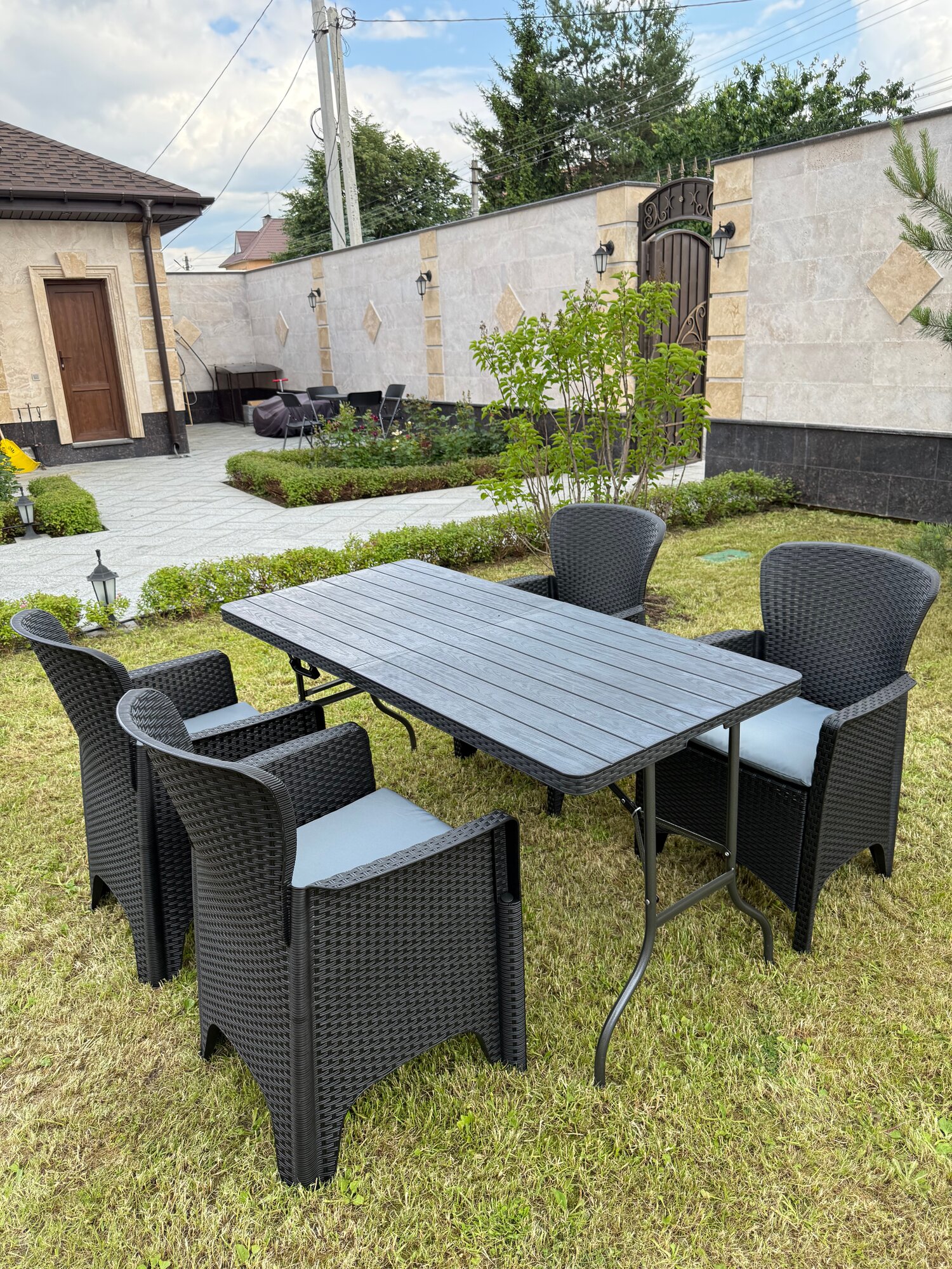 КОМПЛЕКТ пластиковых складных кресел (4 шт) и стол 150×70 см Full Comfort Bear-9+Bear-2 плетение под ротанг