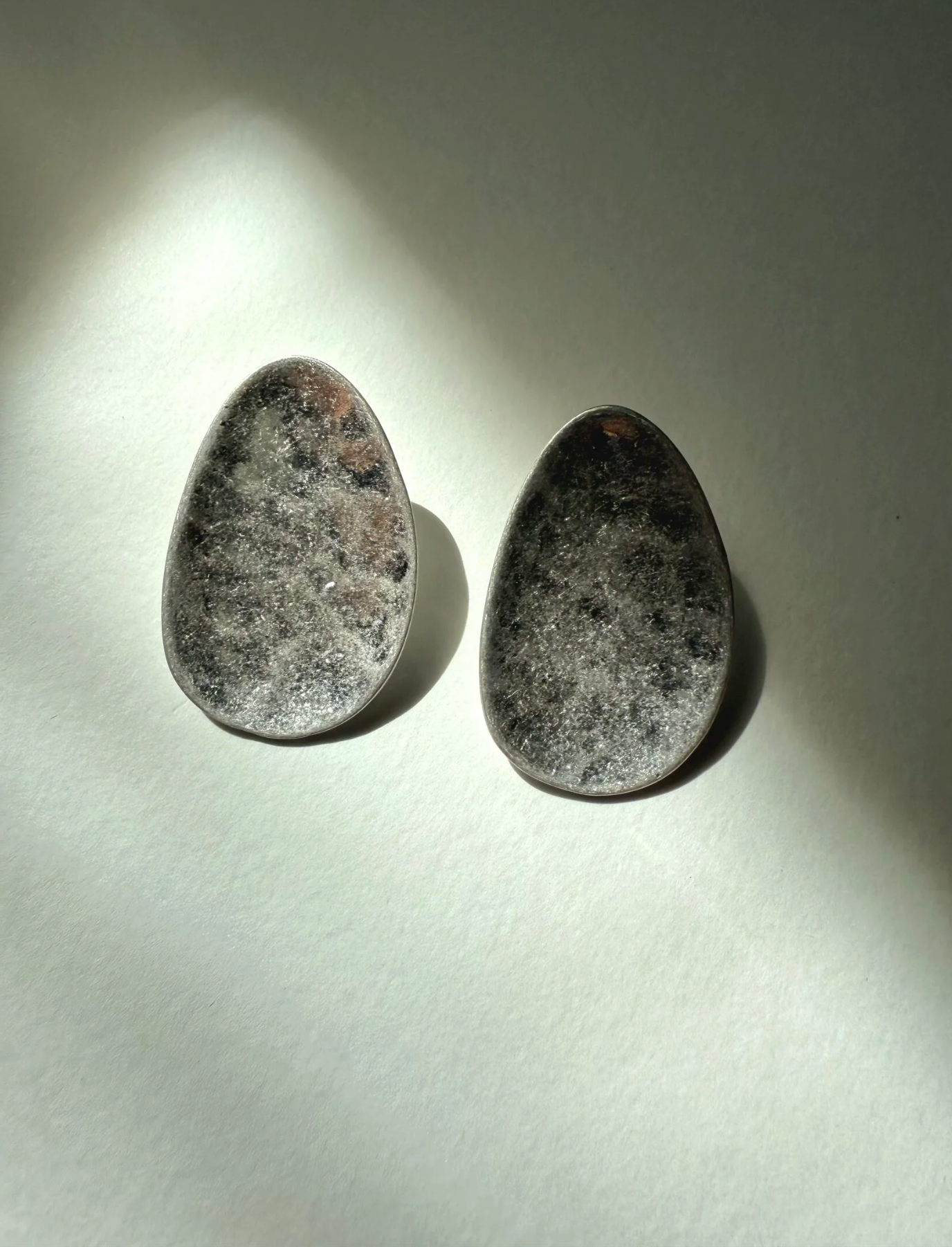 Серьги пусеты, непарные FETISH, размер 40 мм, серебристый — фото 1