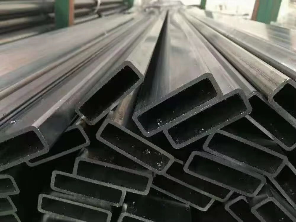 Профильная труба  прямоугольное сечение 40x25x2 мм длина 3 м