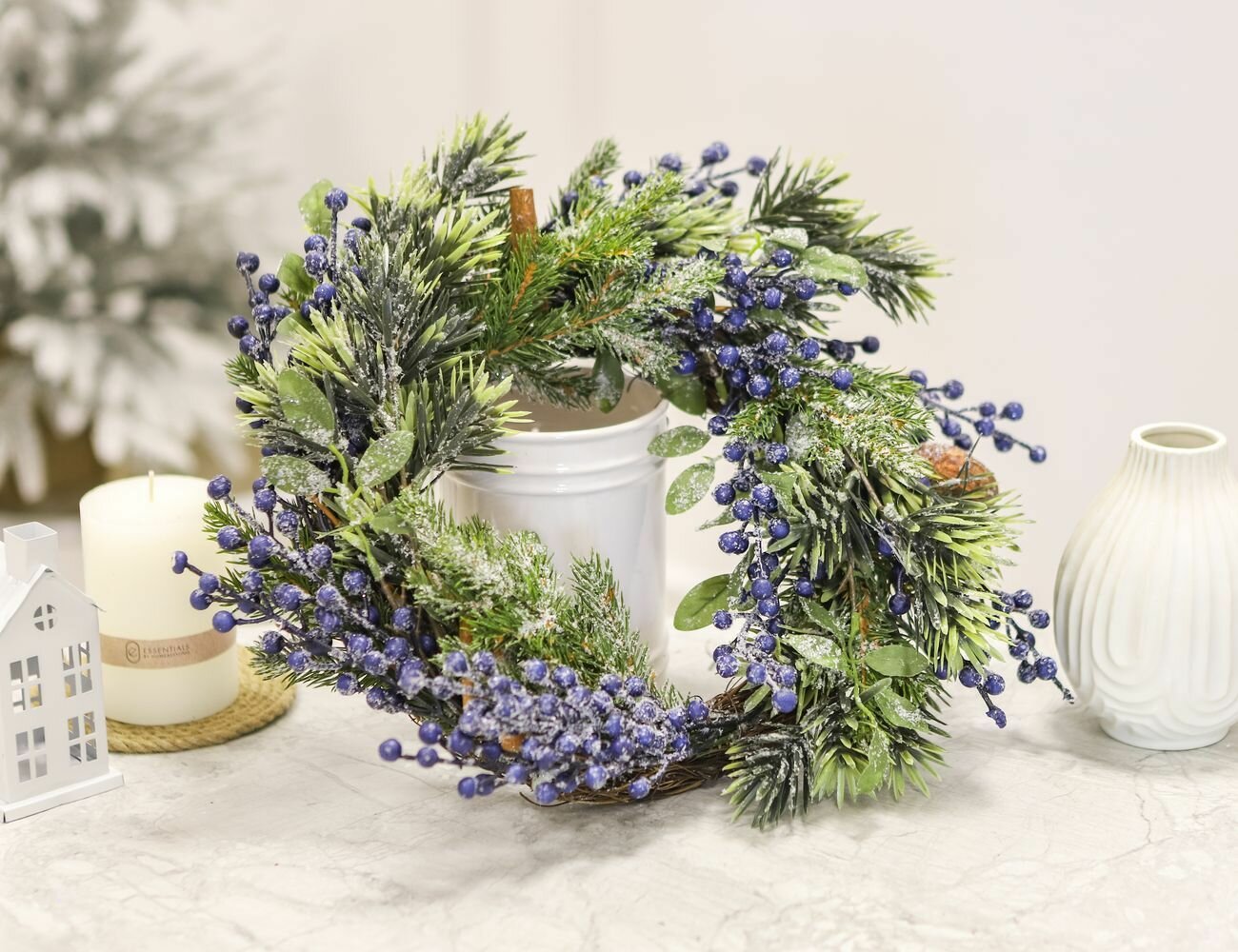 Декоративный хвойный венок зимняя голубика 40 см Kaemingk 687108