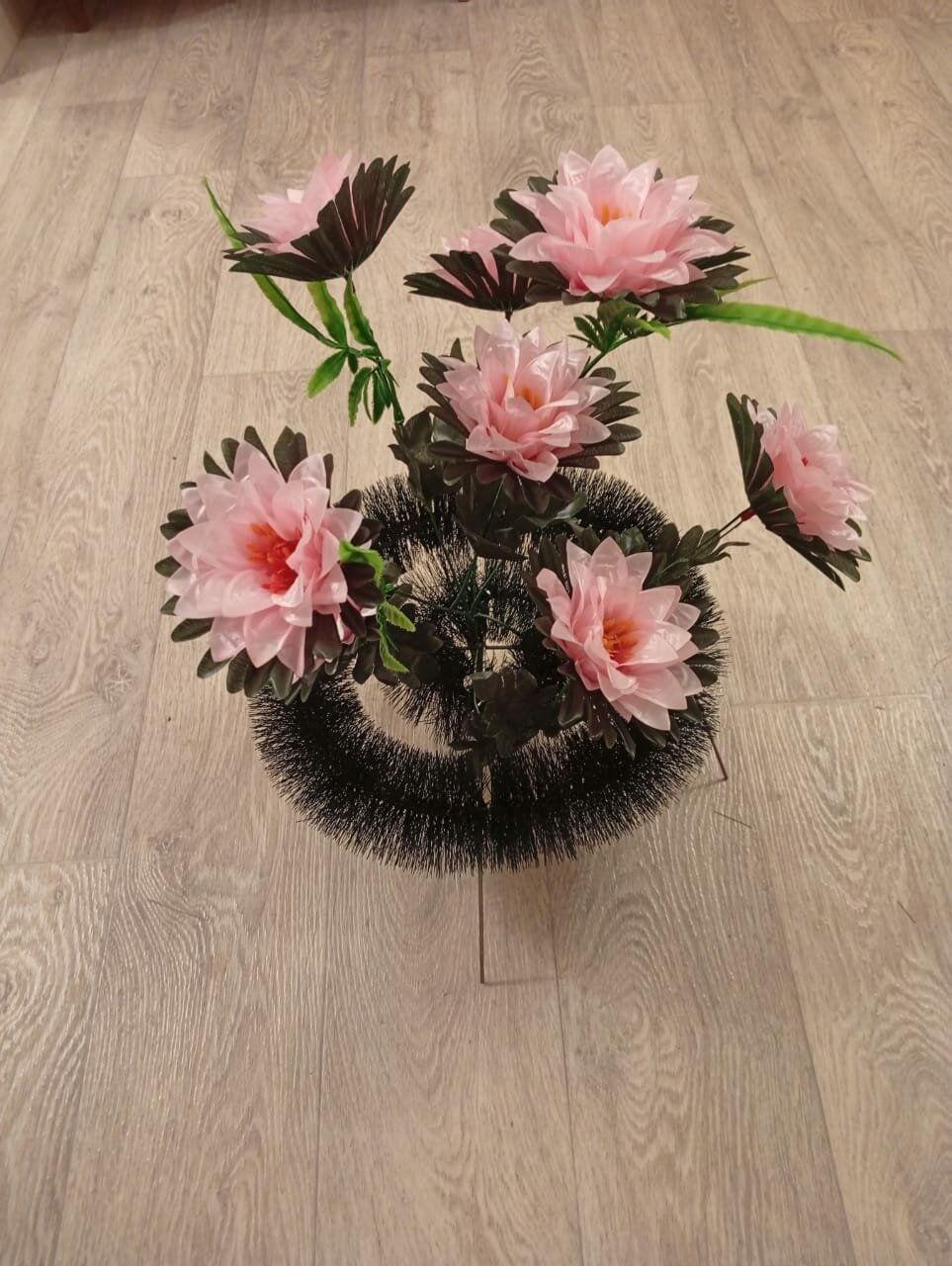 Ритуальная клумба георгины 8 головок розовая