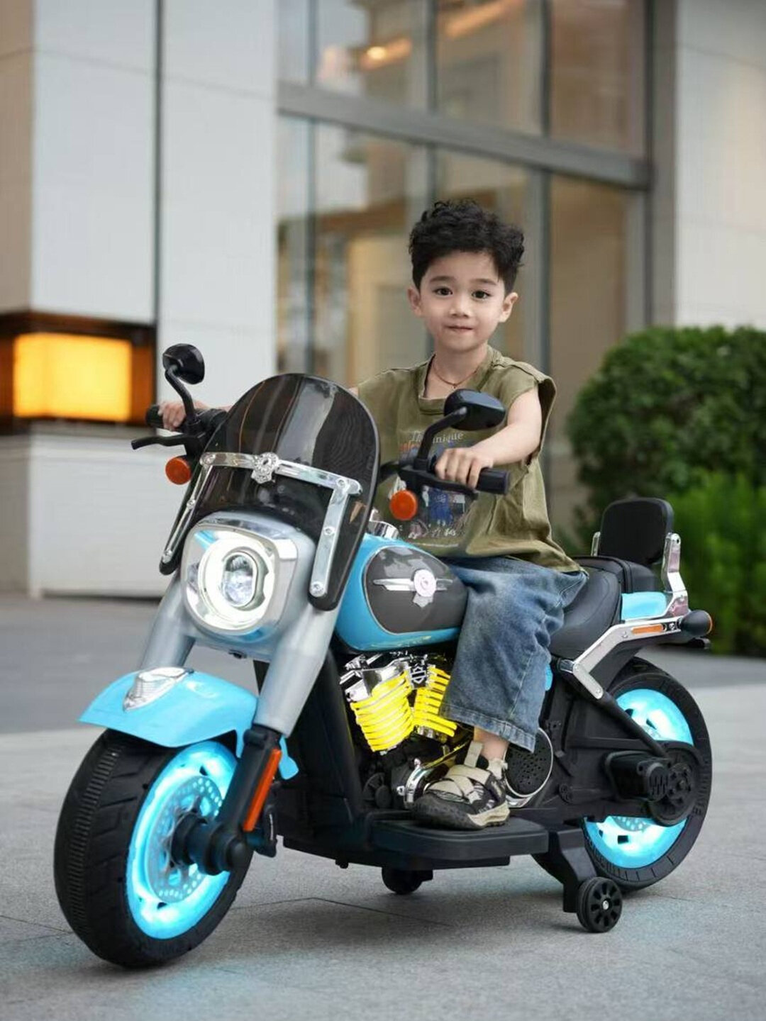 Детский двухколесный двухместный электромотоцикл 818, с боковыми колесами