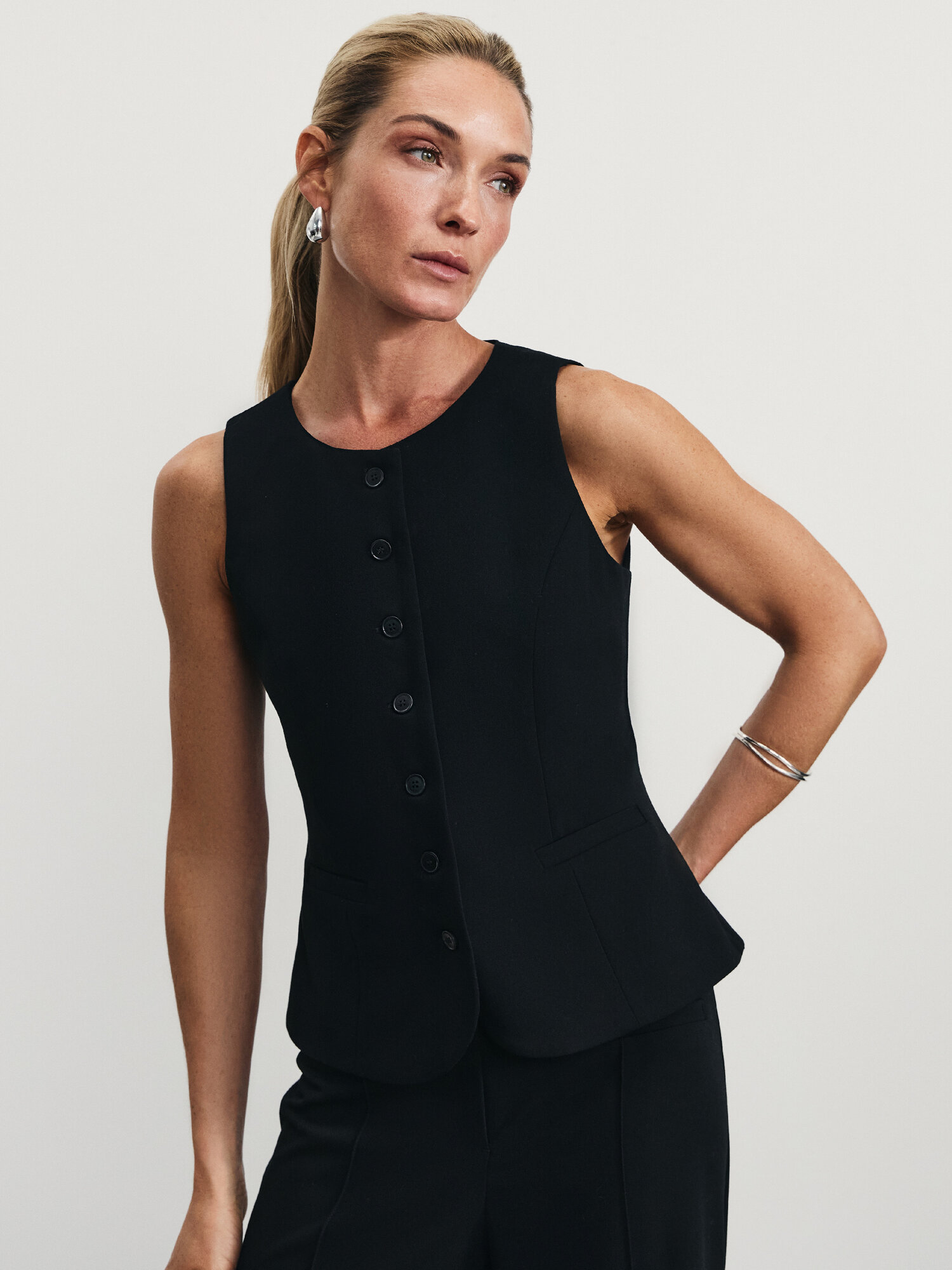 Жилет Zarina, размер M (RU 46), черный