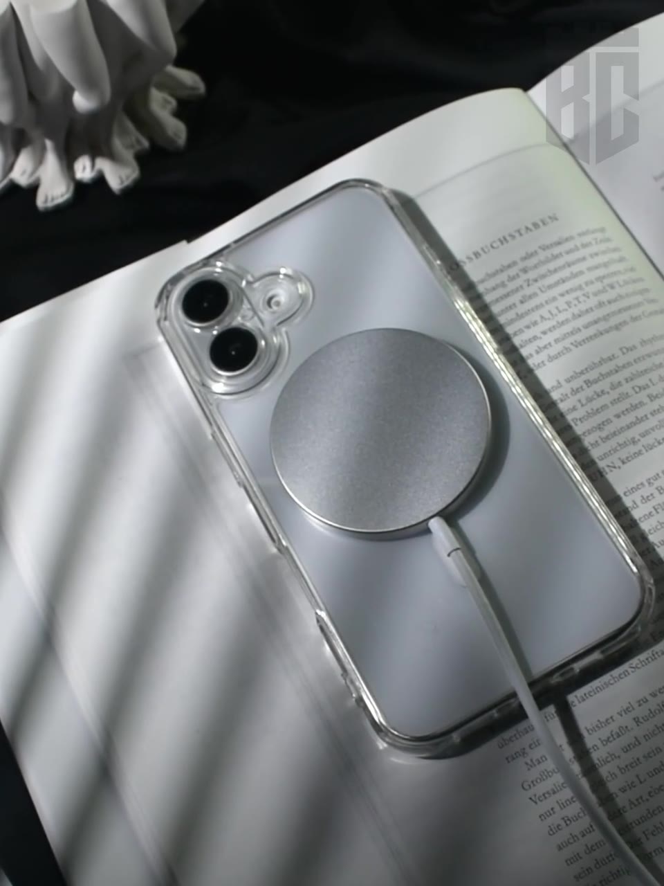 Чехол для iPhone 16 MagSafe, прозрачный, силиконовый, ударопрочный — фото 1