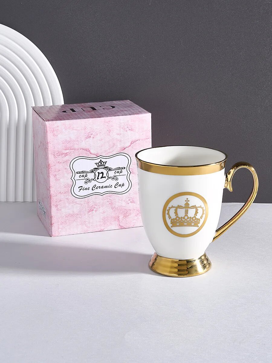 Кружка Тепло в руках, керамика, 300мл, дизайн корона, белая с золотой окаемкой — фото 1