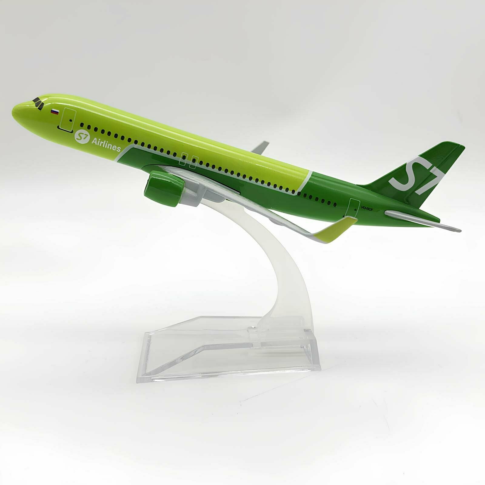 Коллекционная металлическая модель самолета Airbus A320 S7, масштаб 1:400