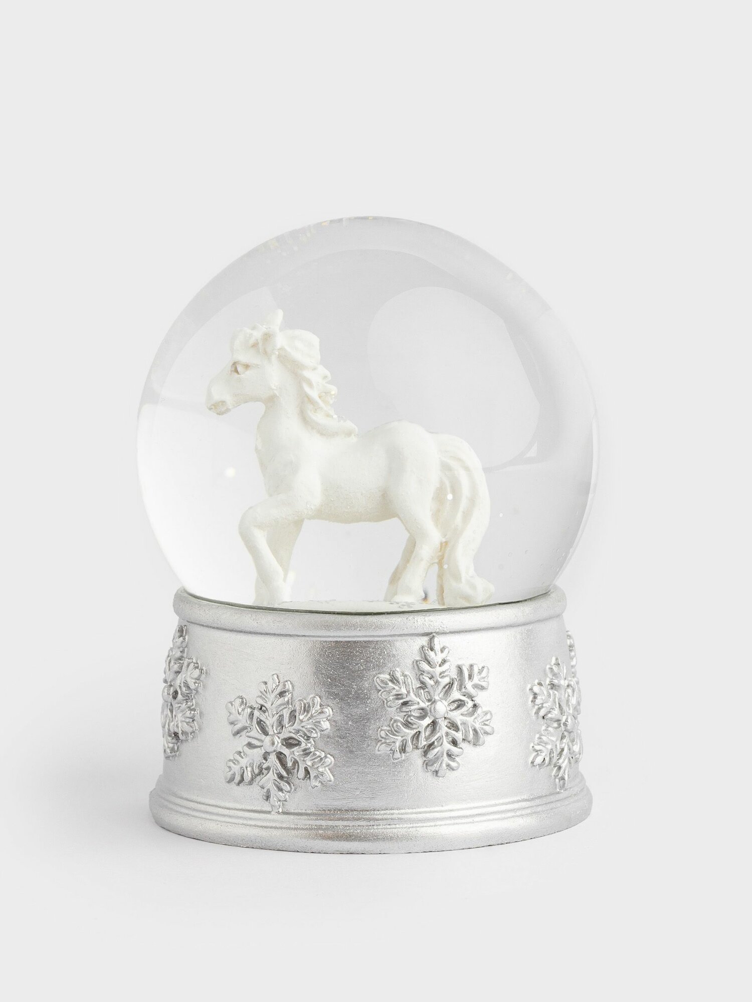 Снежный шар 7 см с подсветкой стекло/полирезин серебристый Белая лошадка Silver style