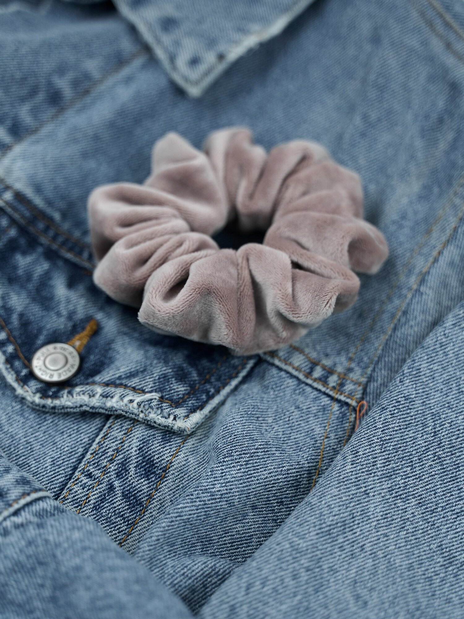 Резинка для волос бархатная/велюр тауп 1шт — фото 1