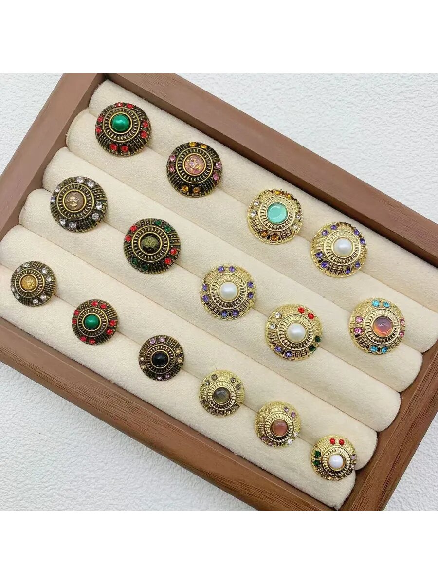 Набор дизайнерских пуговиц с золотым камнем — фото 1