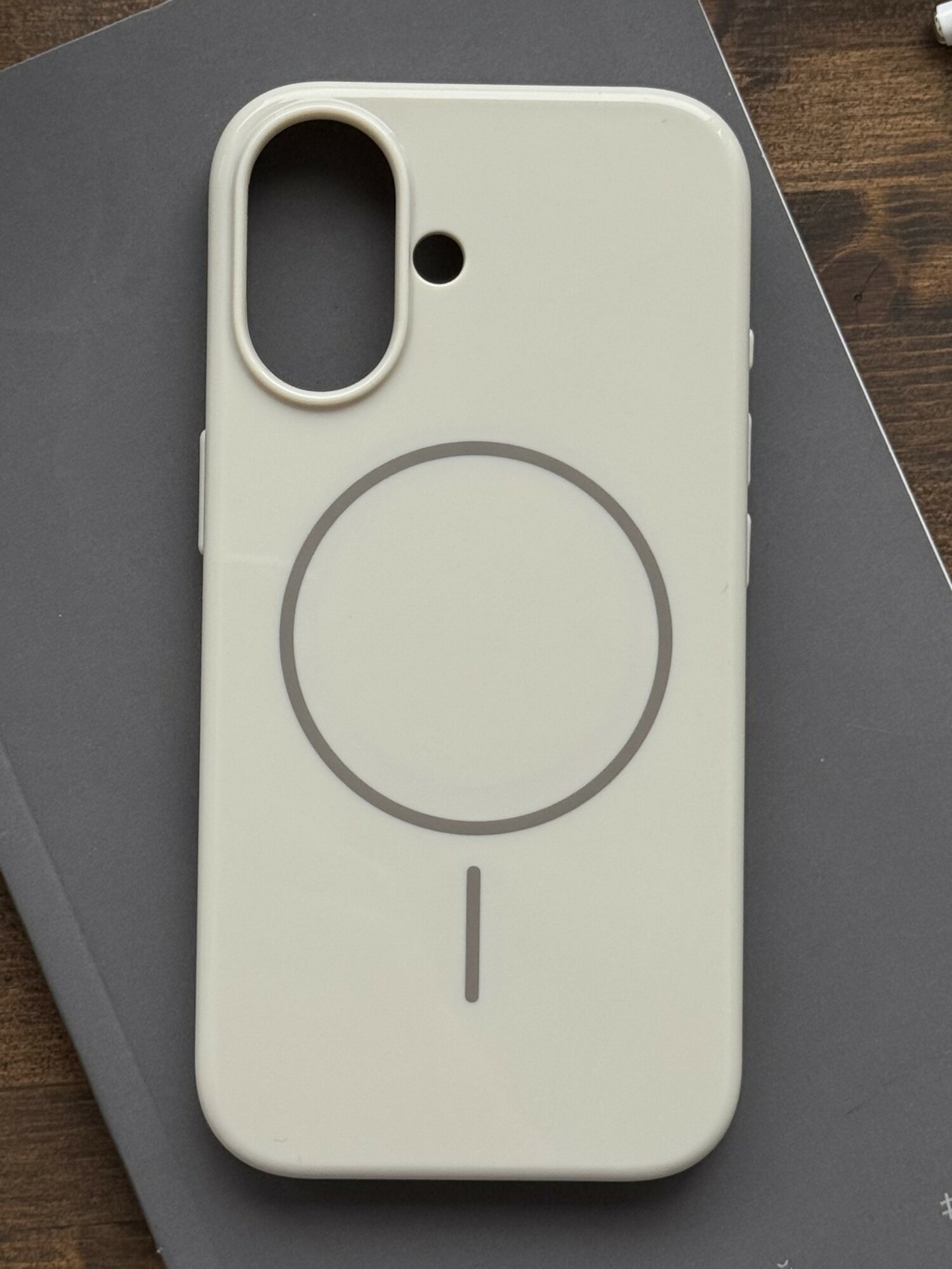 Чехол накладка пластиковая Beats для iPhone 16 с MagSafe, Summit Stone