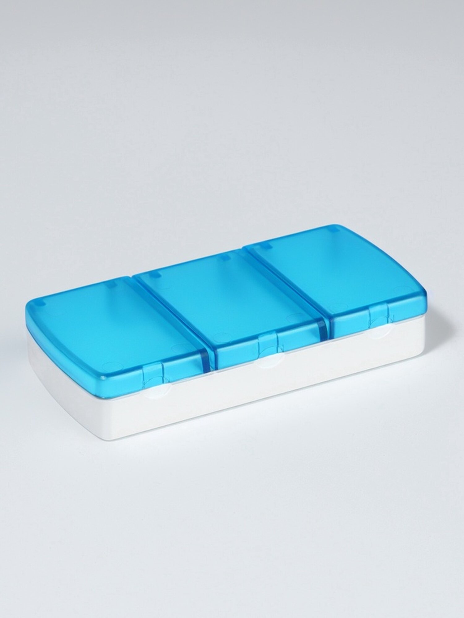 Картинки Таблетница ONLITOP, пластиковая, 3 отделения, 9,5 × 4,8 × 1,8 см, голубая, белая