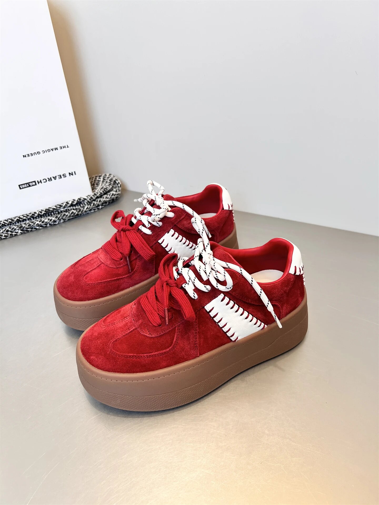 Кроссовки  размер 39 красный