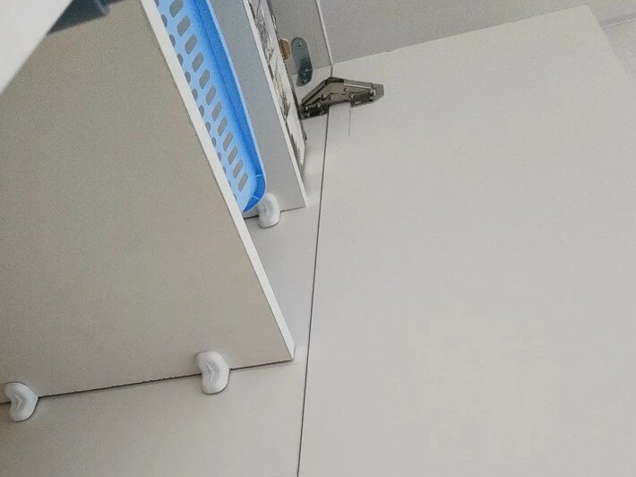 Изображение Уголок мебельный 20*20мм металл/пластик (уп20) Белый, стальной с крышкой