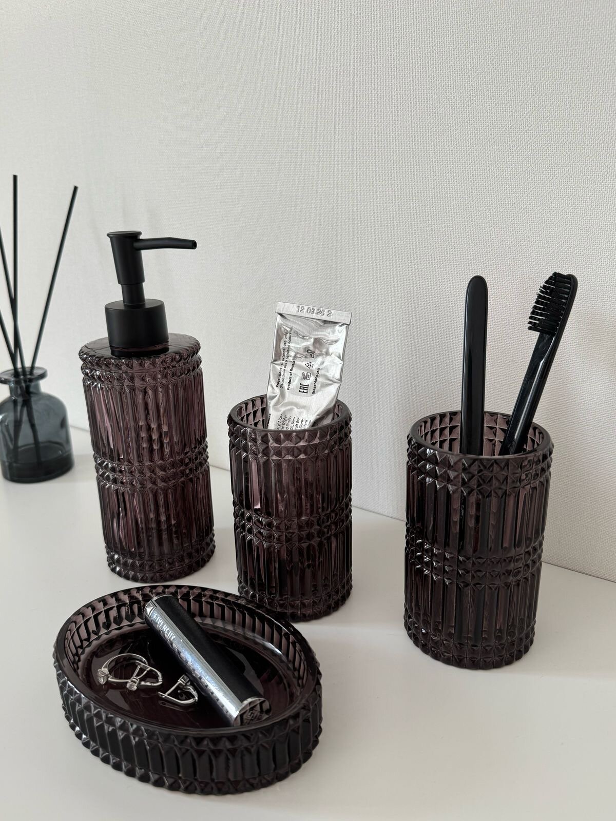 Набор аксессуаров для ванной комнаты, 4 предмета, стекло черное
