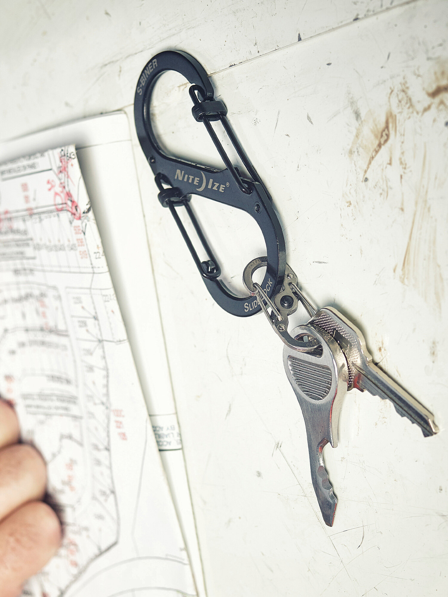 Брелок-карабин Nite Ize, черный — фото 1