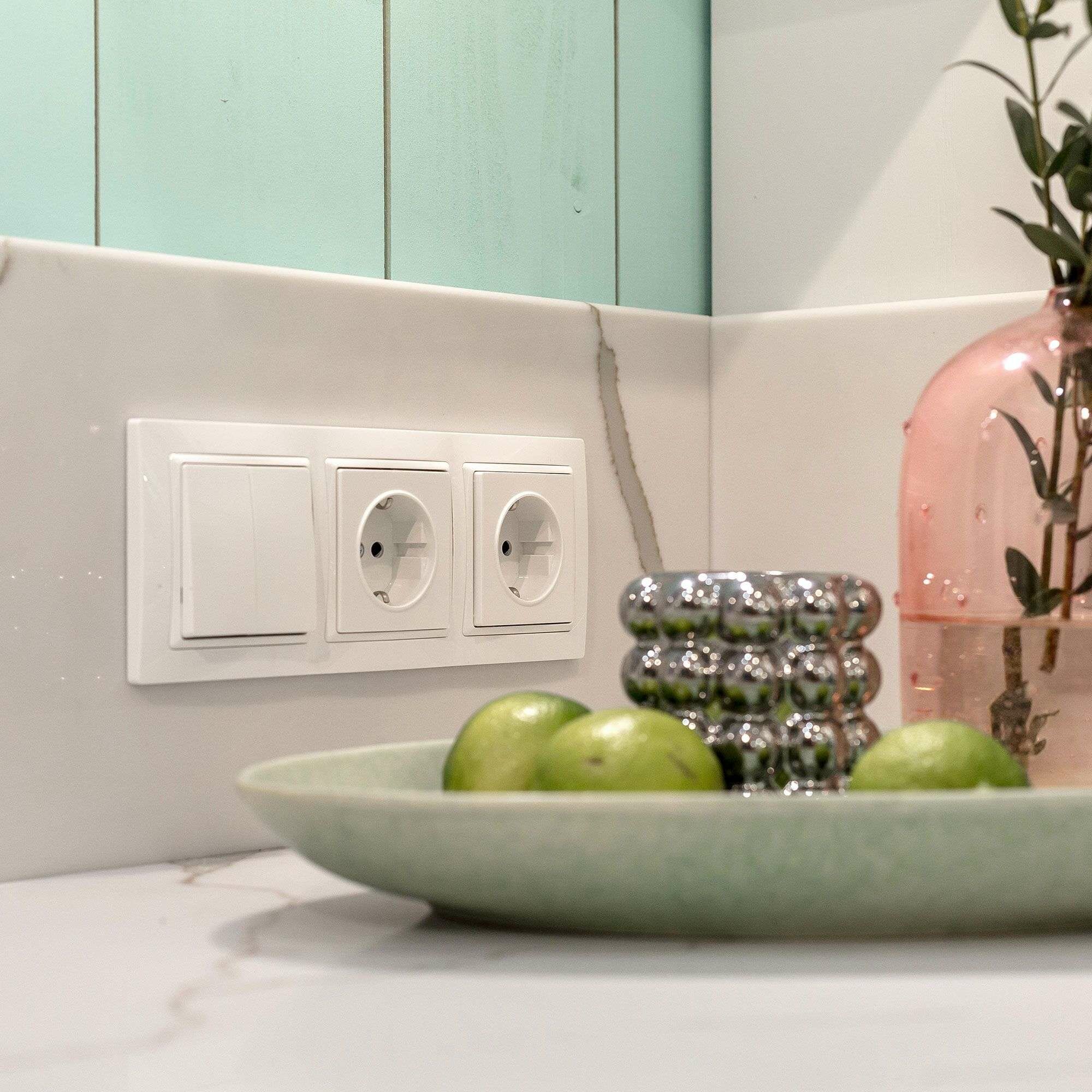 Рамка на 3 поста Werkel Snabb Basic (Белый) — фото 1