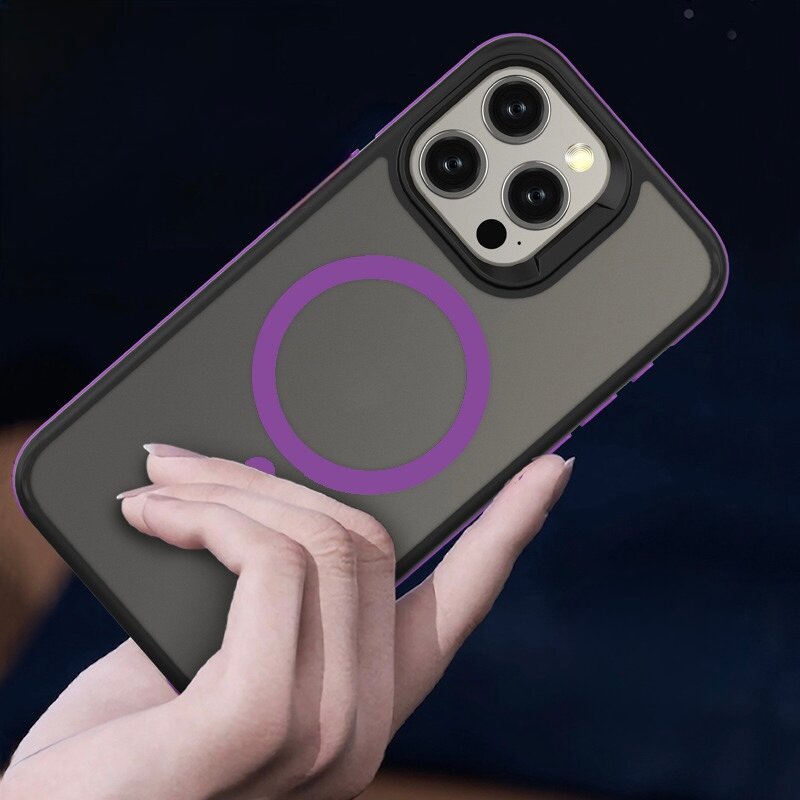 Чехол Neon Lines для Apple iPhone 16 (айфон 16) противоударный, черно-фиолетовый — фото 1