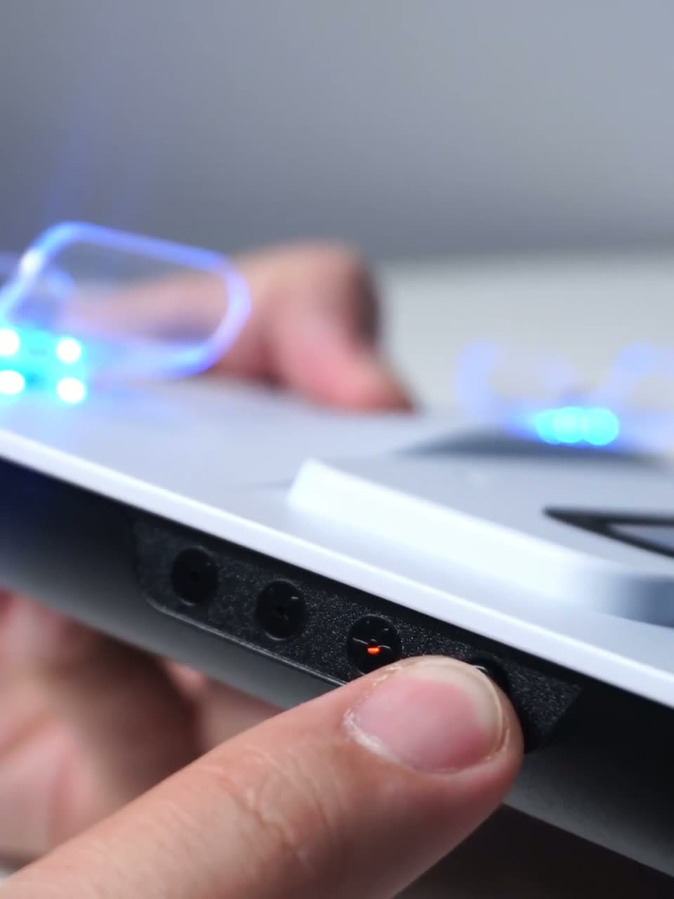 Многофункциональный стенд DOBE для PS5 (Не Slim) c функцией охлаждения и док-станцией — фото 1
