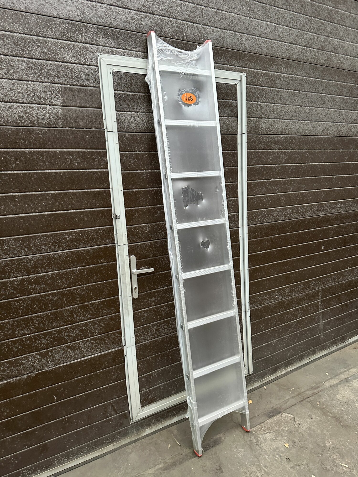 Алюминиевая приставная лестница Sarayli 1х8 (222м) 8 ст.