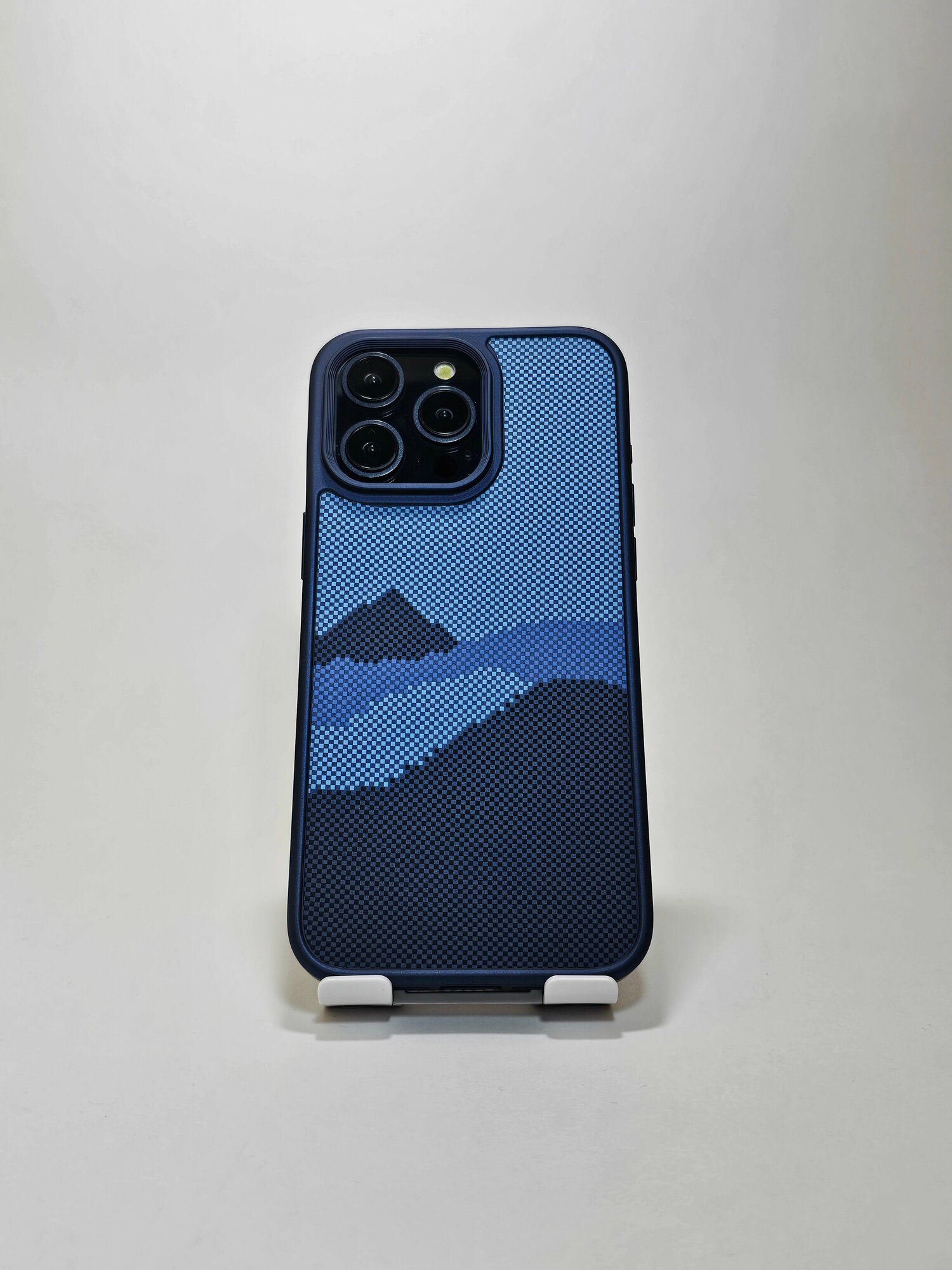 Чехол "Пиксельный горный пейзаж", для iPhone 15 Pro Max, с узорами, Синий, Голубой — фото 1