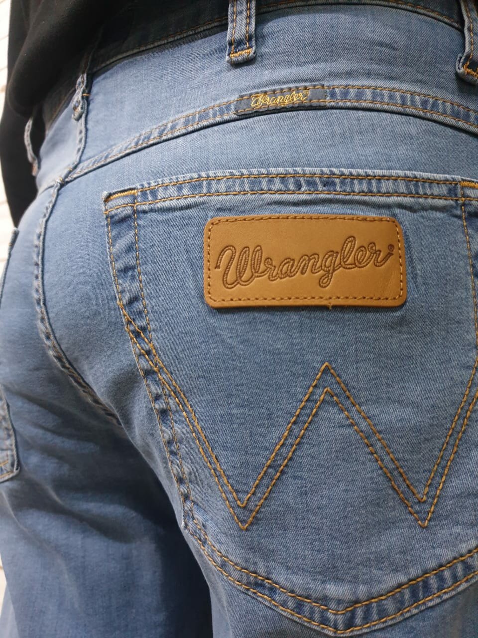 Джинсы классические Wrangler Wrangler Arizona, размер 33, голубой