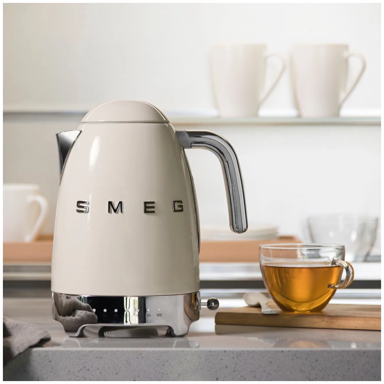 Электрический чайник Smeg KLF04PBEU, 2400Вт, 7 температур, нержавеющая сталь, бежевый