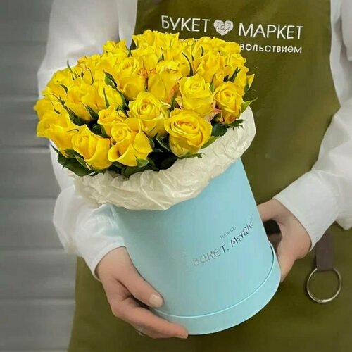 Изображение товара Монобукет Букет Маркет, 29 кенийских жёлтых роз, шляпная коробка, высота 40см