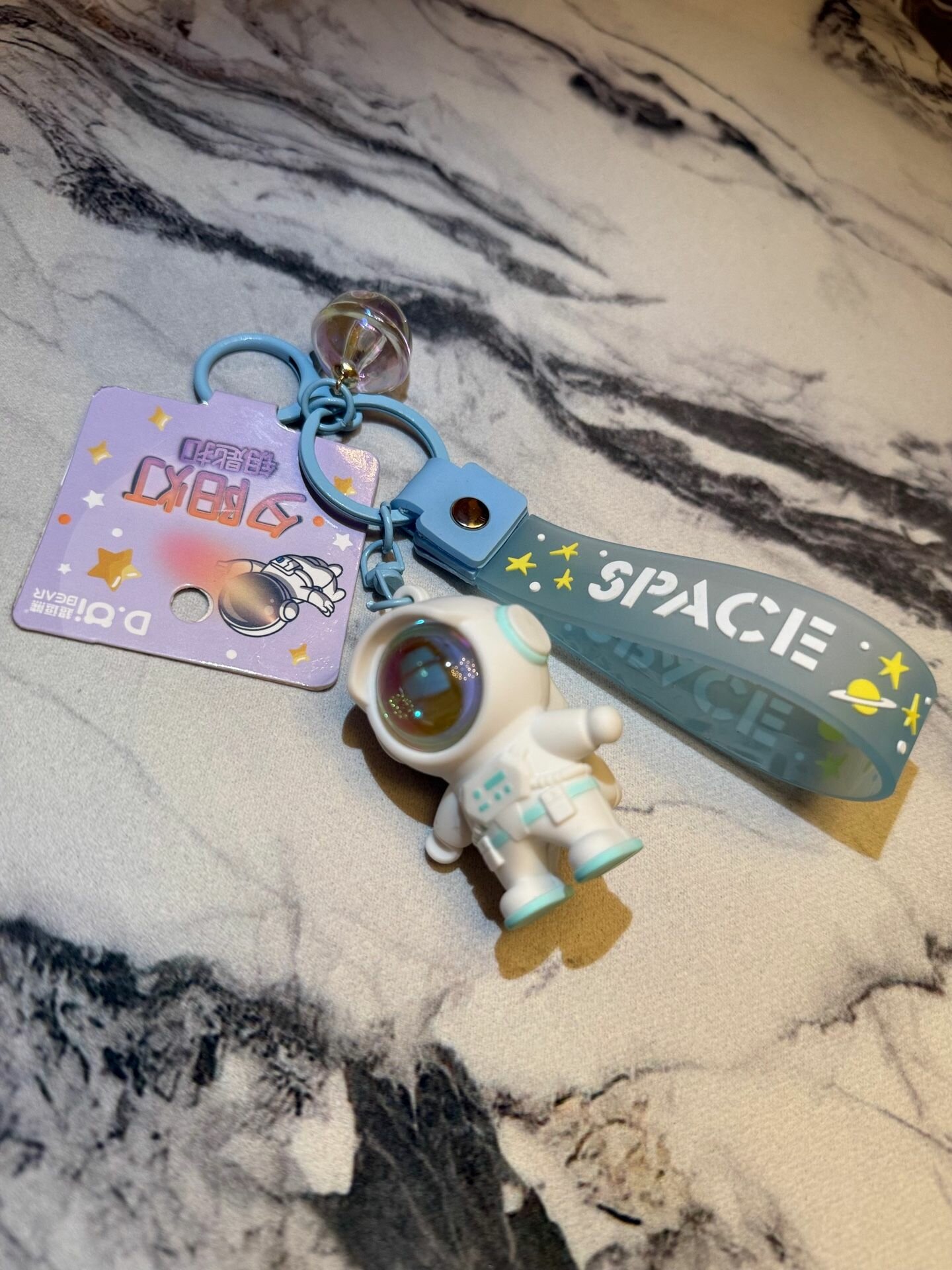 Брелок, белый — фото 1