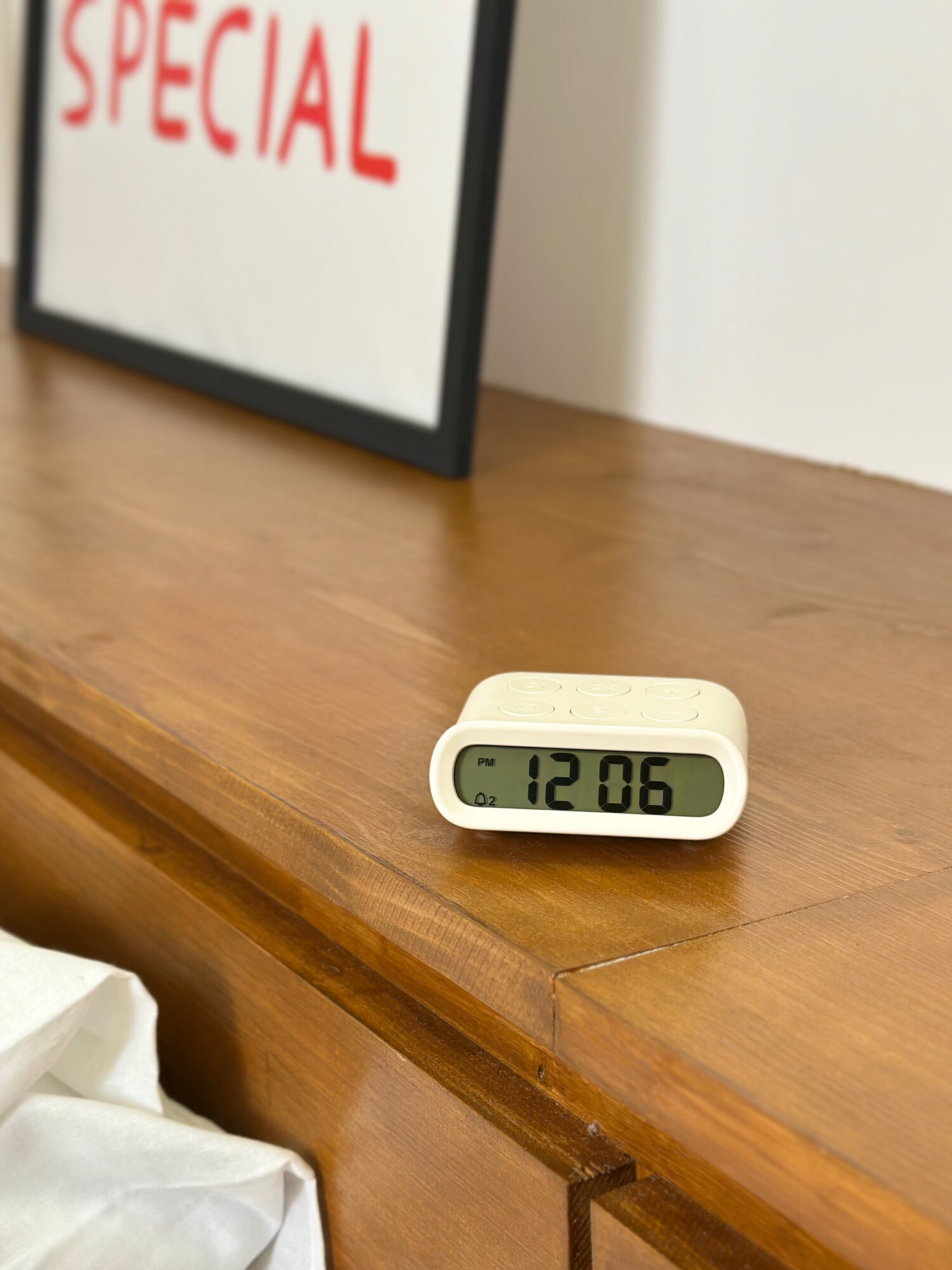 Изображение Часы будильник настольные электронные MUID на батарейках ретро