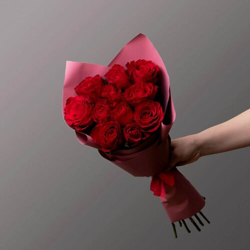 Изображение товара Букет Роза "Мадам Ред" 11 шт Высота 50 см в коробке и аквабоксе от "Простоцветы"